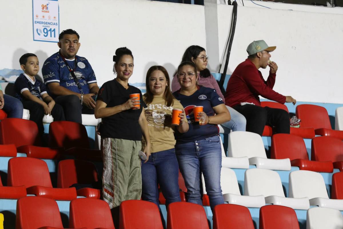 Familia de histórico, bellas chicas, el enmascarado: Ambiente previo al Motagua vs Cartaginés