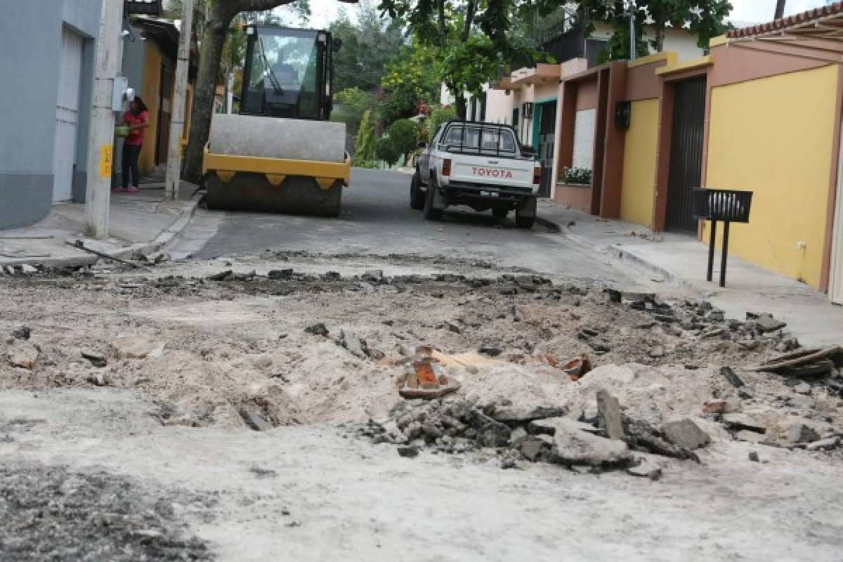 Despilfarro de fondos públicos en pavimentación de calle en Loarque