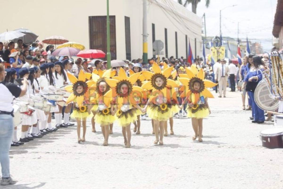 Comayagua se suma a las Fiestas Patrias con colorido desfile de centros educativos