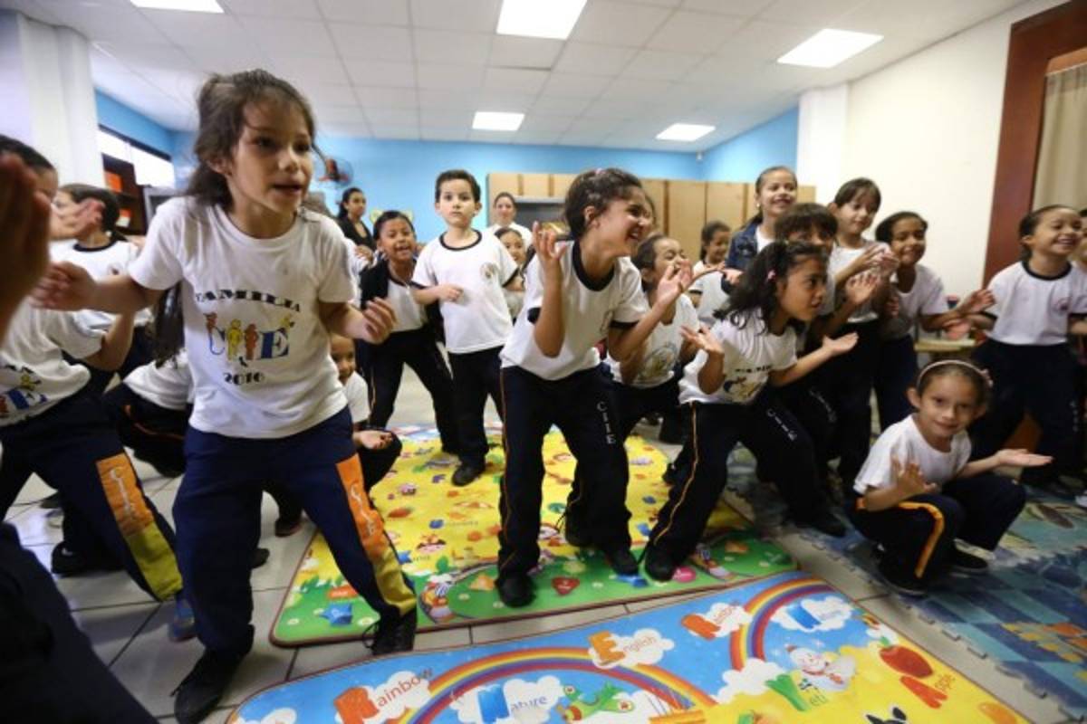 Presentan obra de Don Quijote en títeres