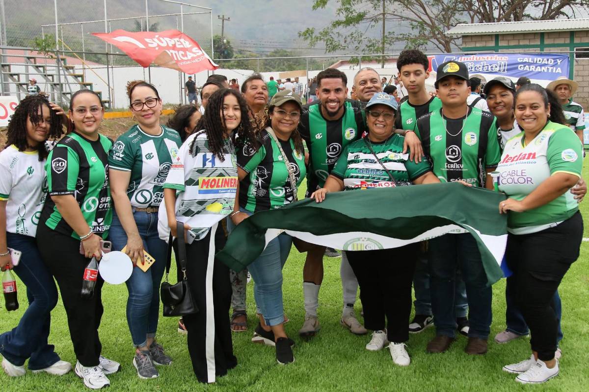 Beso romántico y lágrimas de emoción: Juticalpa celebró la permanencia en Liga Nacional