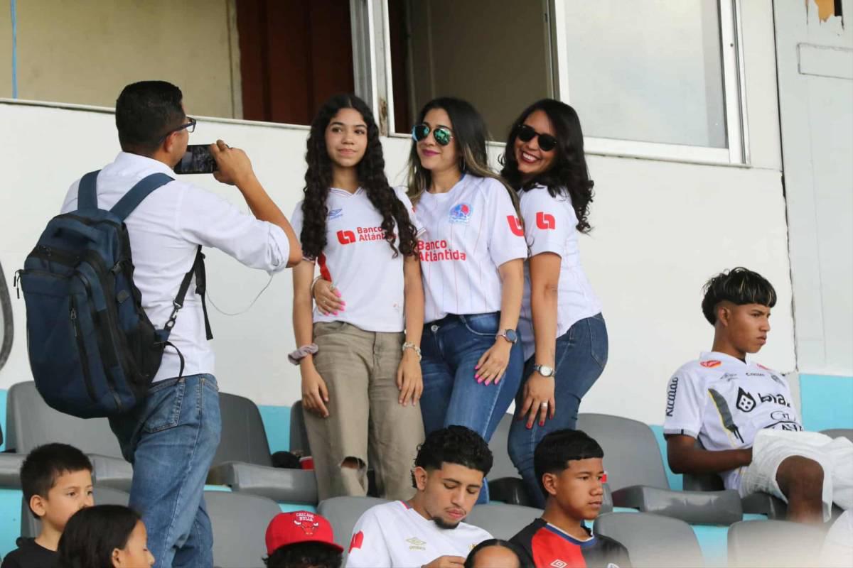 ¡De película! Las bellas damas se roban el show previo al clásico entre Olimpia y Motagua ¡De película! Las bellas damas se roban el show previo al clásico entre Olimpia y Motagua