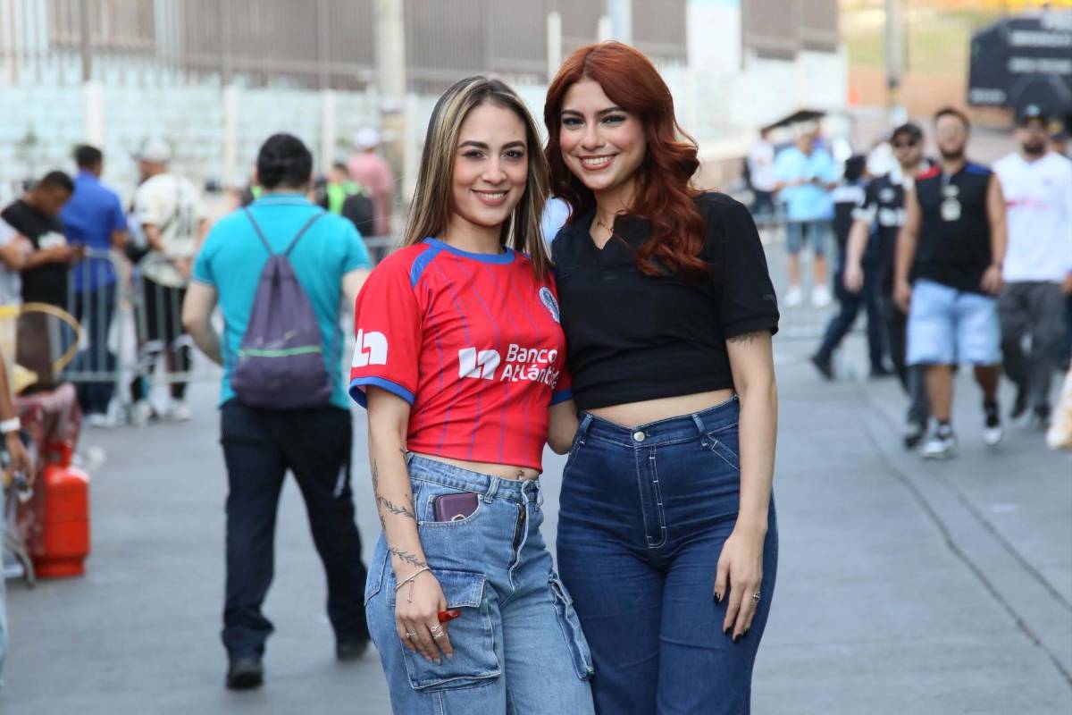 Las bellas chicas que fueron captadas en el Nacional en final de Supercopa de Honduras