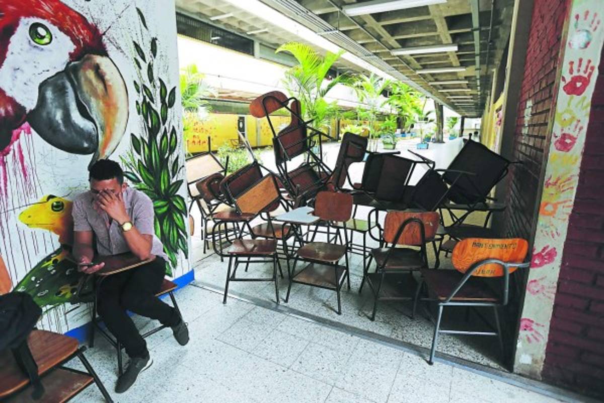 Rectora Julieta Castellanos afirma que hay docentes detrás de las tomas de edificios