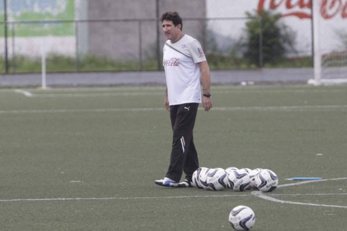 'Nosotros necesitamos uno o dos delanteros en el equipo”