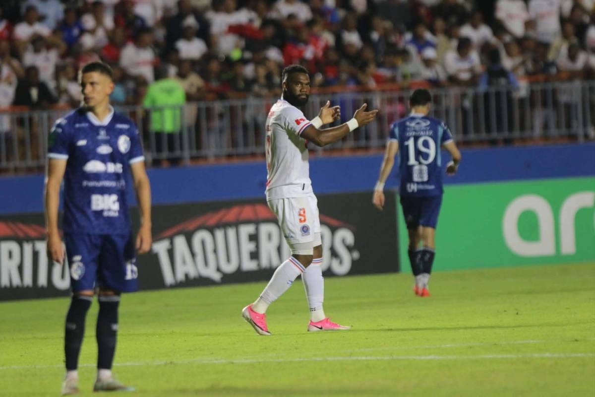 Tristeza de Olimpia, jugador de Cartaginés se burla de la Ultra, leyenda presente y villano en Concacaf