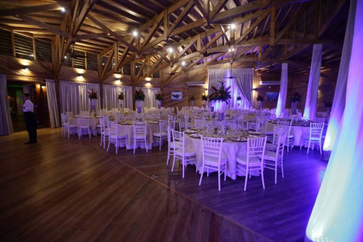 Bay Island Events Centre, un encuentro en el corazón del Caribe