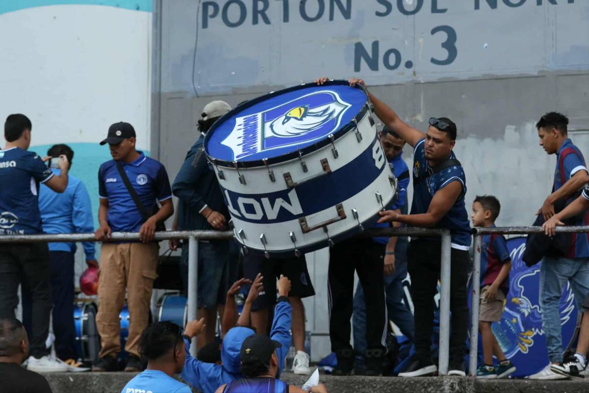 Infiltrados, fiesta de la revo y ambientazo en el Nacional previo al Motagua vs Alajuelense