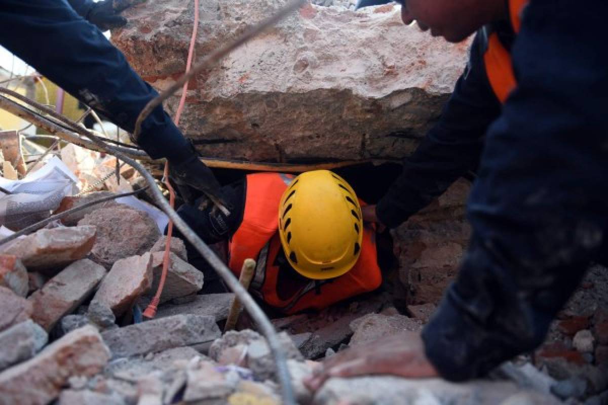 Muertos por sismo aumentan a 65 en México; Katia deja 2 víctimas más