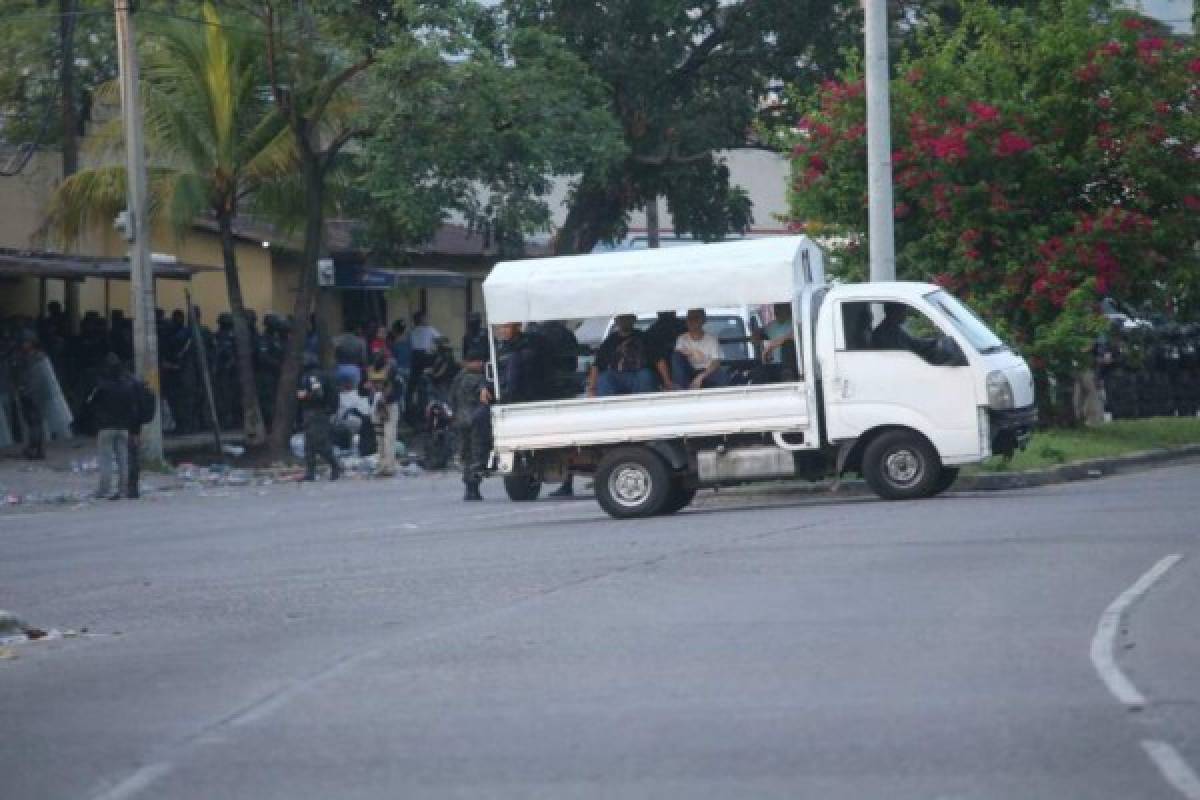 Trasladan a 536 reos del Centro Penal de San Pedro Sula a cárceles de máxima seguridad