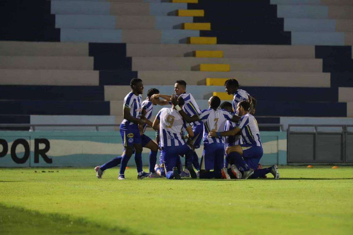 Bronca de Espinel, linda chica cautivó, show de la Ultra y épica remontada de Olimpia vs Victoria