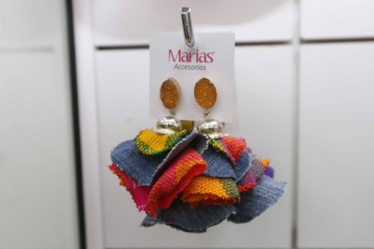 Ahora las corbatas con tejidos lencas también forman parte de la colección Marías. Crédito:EL HERALDO/ Marvin Salgado