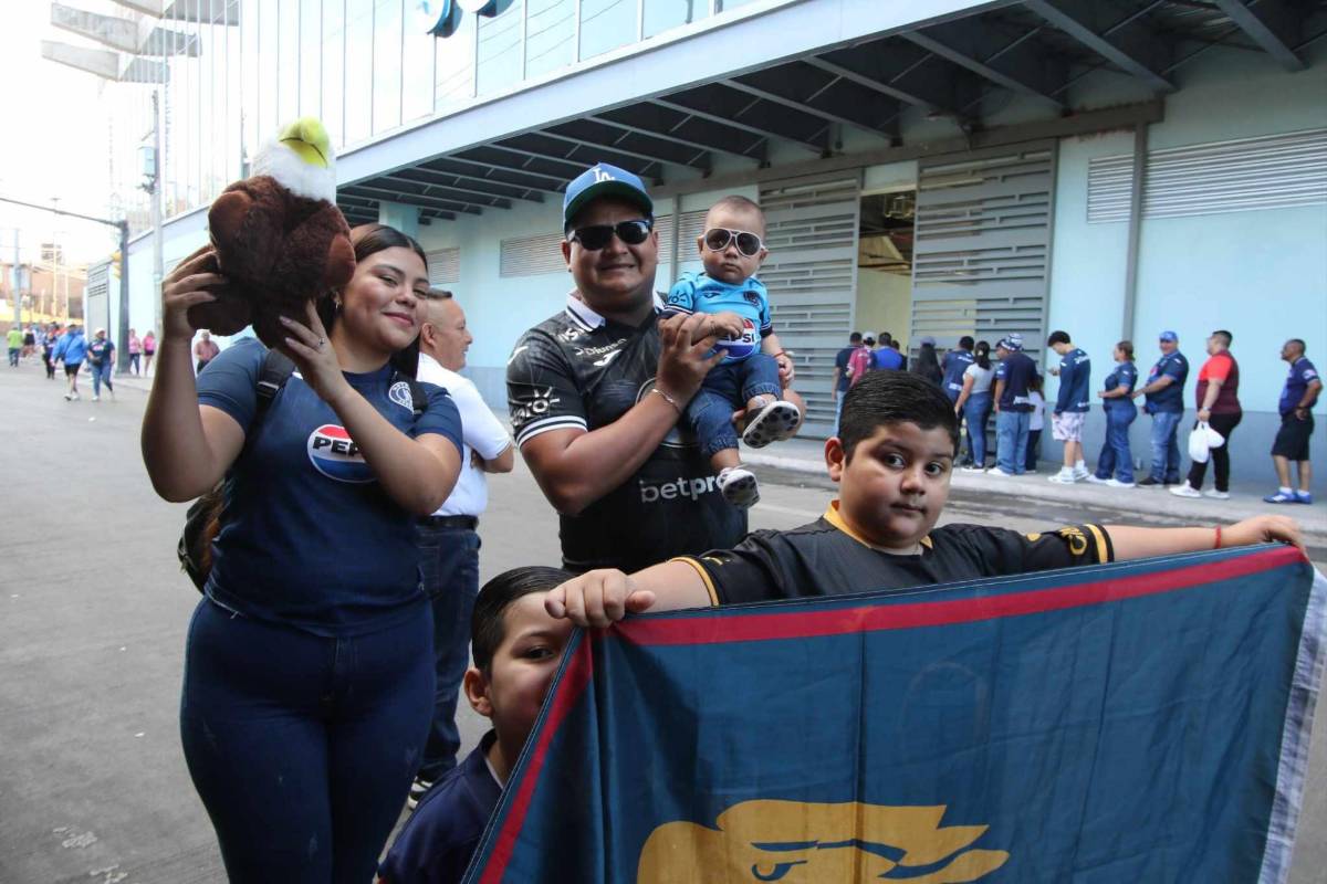 Exmundialista fue solicitado, lindas chicas de Motagua enamoran y Real España llega en silencio