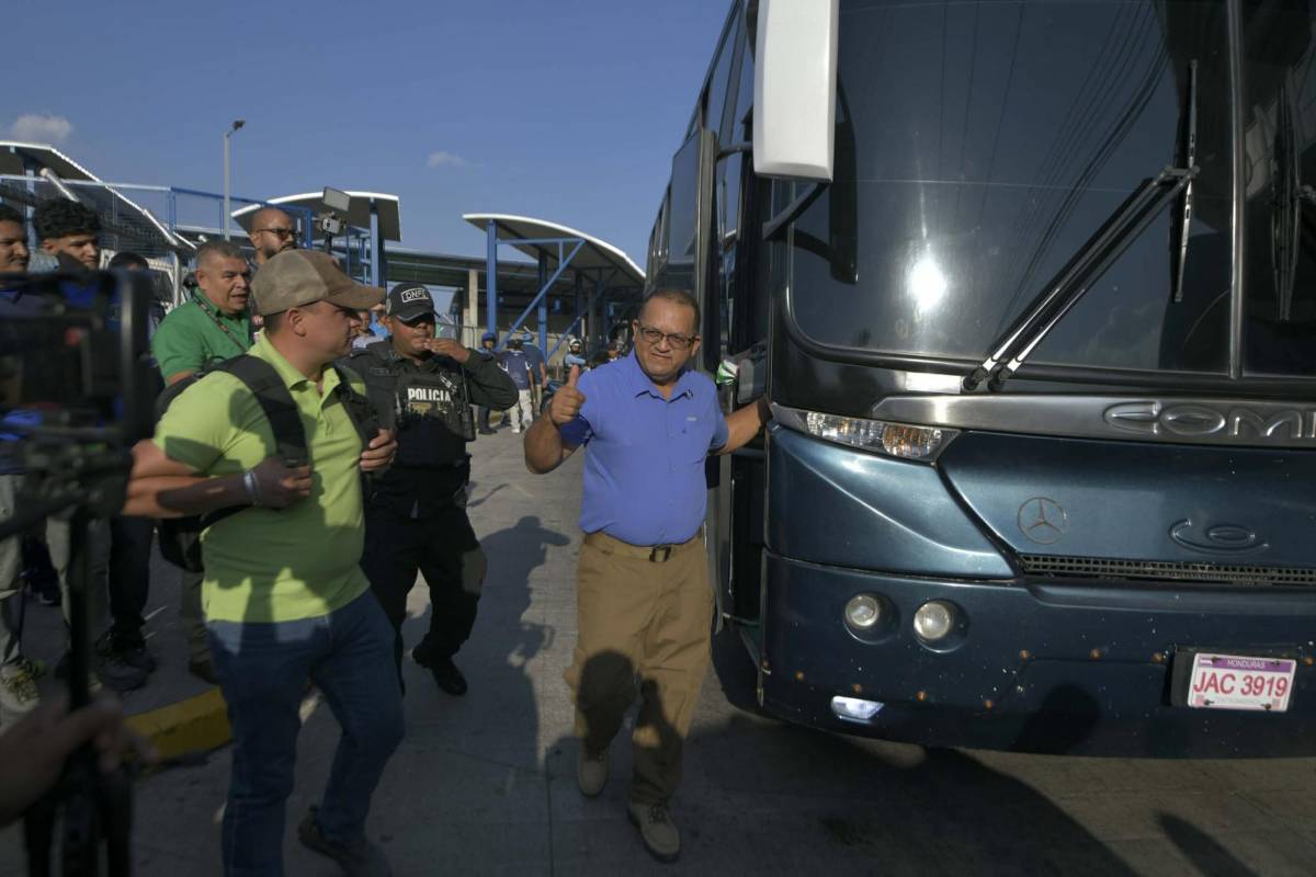 Lindas chicas, exministro sorprende y gesto de Javier López: Ambiente en el Motagua vs Génesis PN