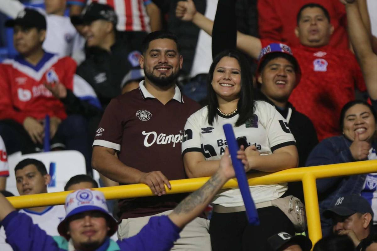 Llenazo en el Nacional y bellas chicas cautivan en semifinal de Olimpia ante Cartaginés