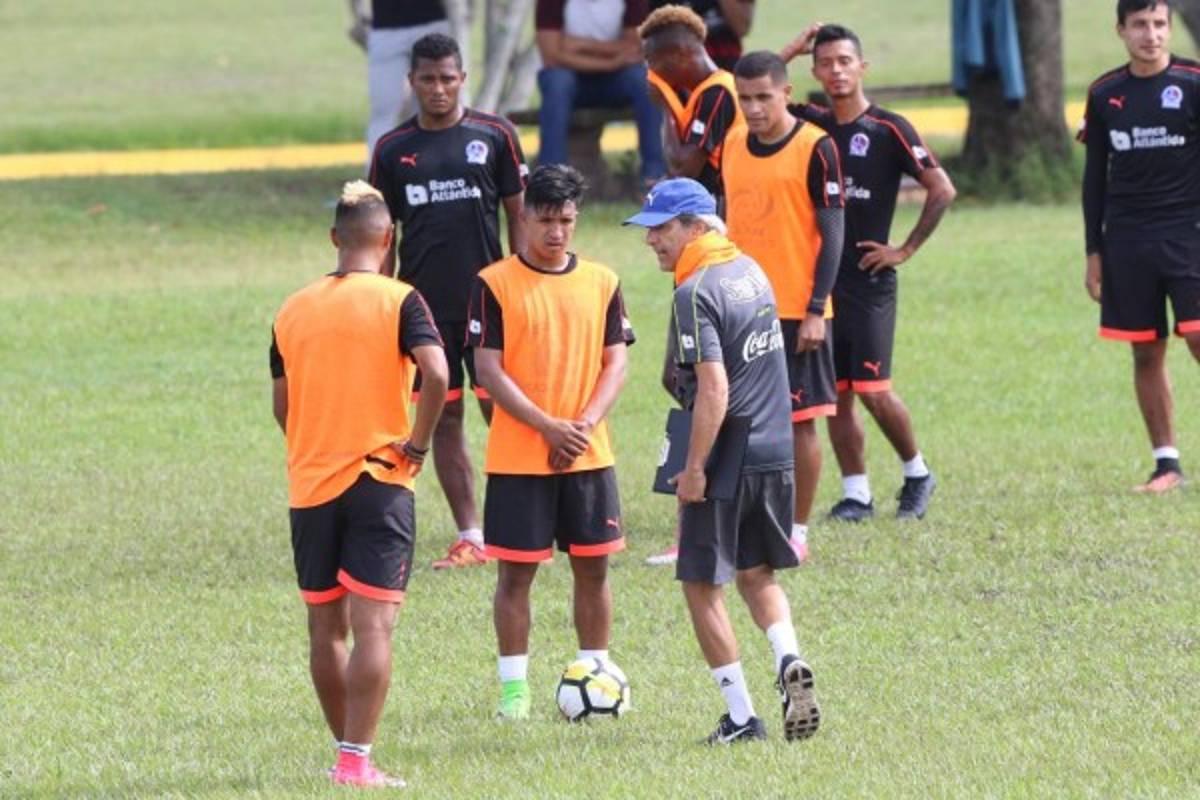 El Estadio Nacional espera el rugido del Albo; 'quiero trabajo, entrega y actitud”