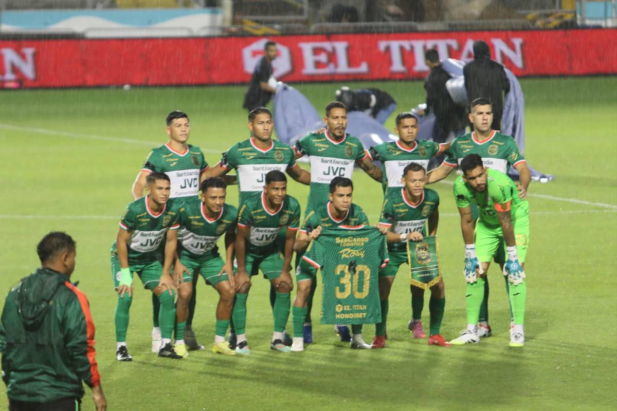 Polémica en Olimpia vs Marathón, jugadores fueron encarados por barras y lindas chicas