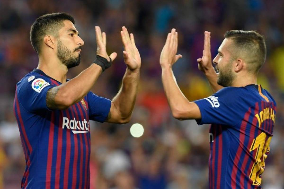 Barcelona golea al Huesca por 8-2 y alcanza en el liderato al Real Madrid