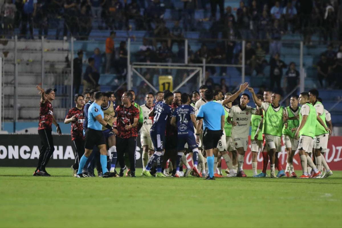 Bronca de jugadores y tristeza: Postales de la eliminación de Motagua en Copa Centroamericana
