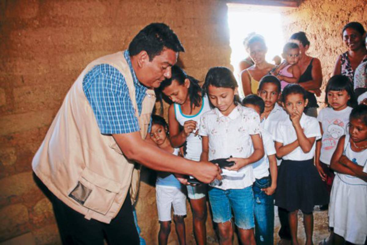 El Heraldo y Buckner calzaron a niños en sur de Honduras