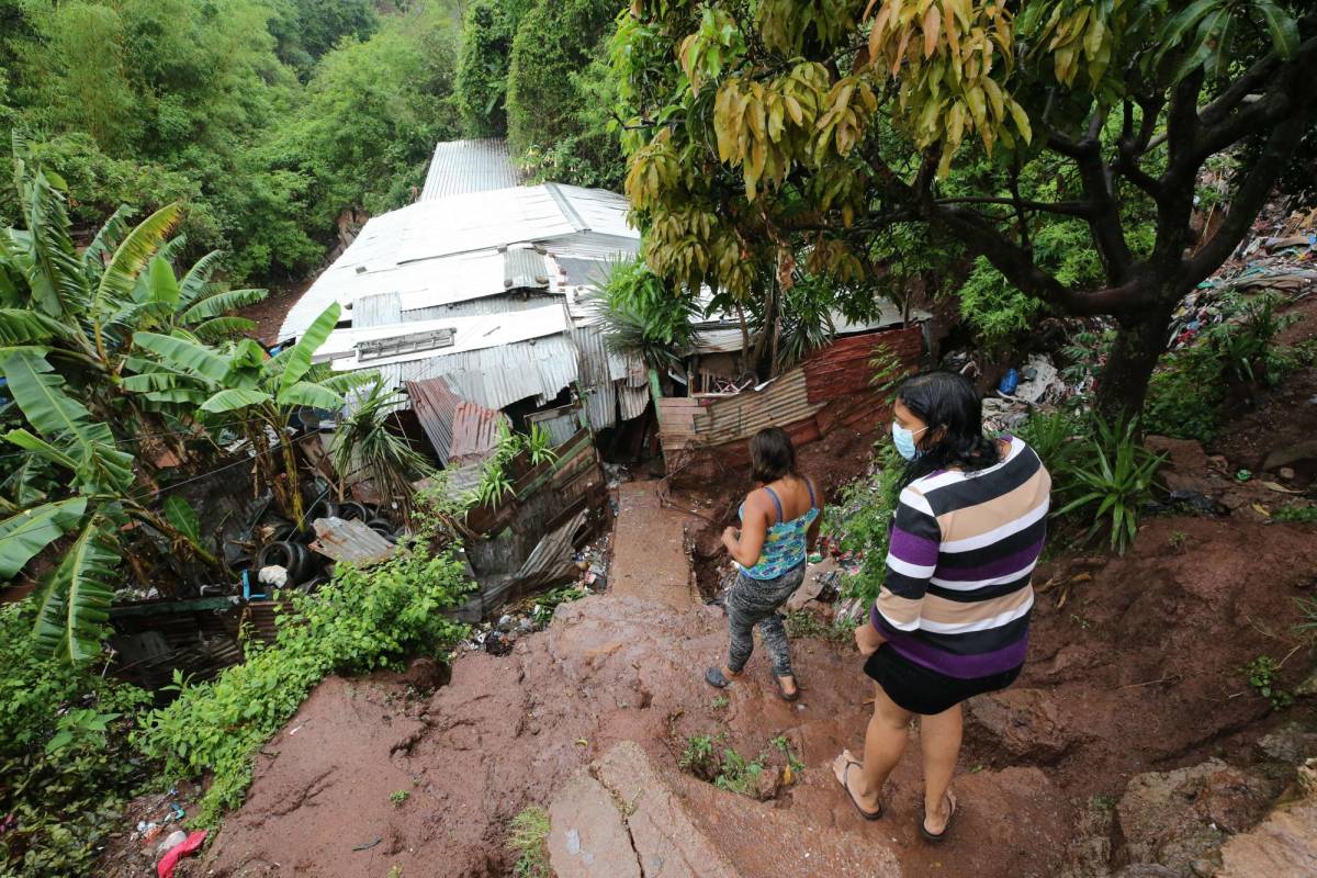 Lluvias causan estragos en la capital: viviendas inundadas y derrumbes