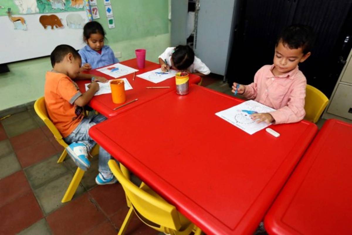 Un centenar de niños reciben apoyo para su educación