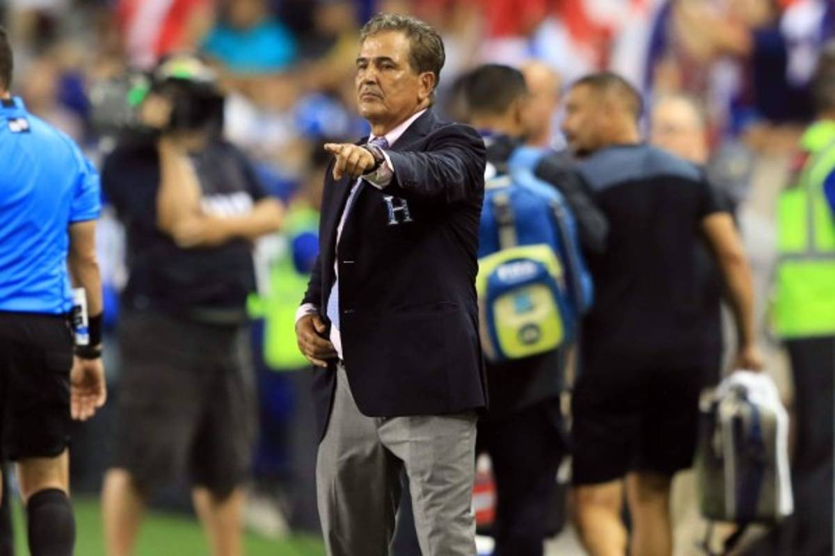 ¿Silbar a Pinto o apoyar a la Tricolor?