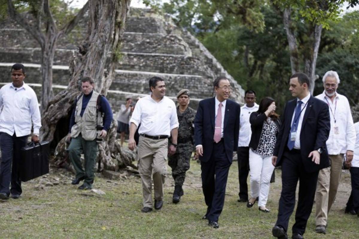 Fascinado Ban Ki-moon con el esplendor del parque de Copán