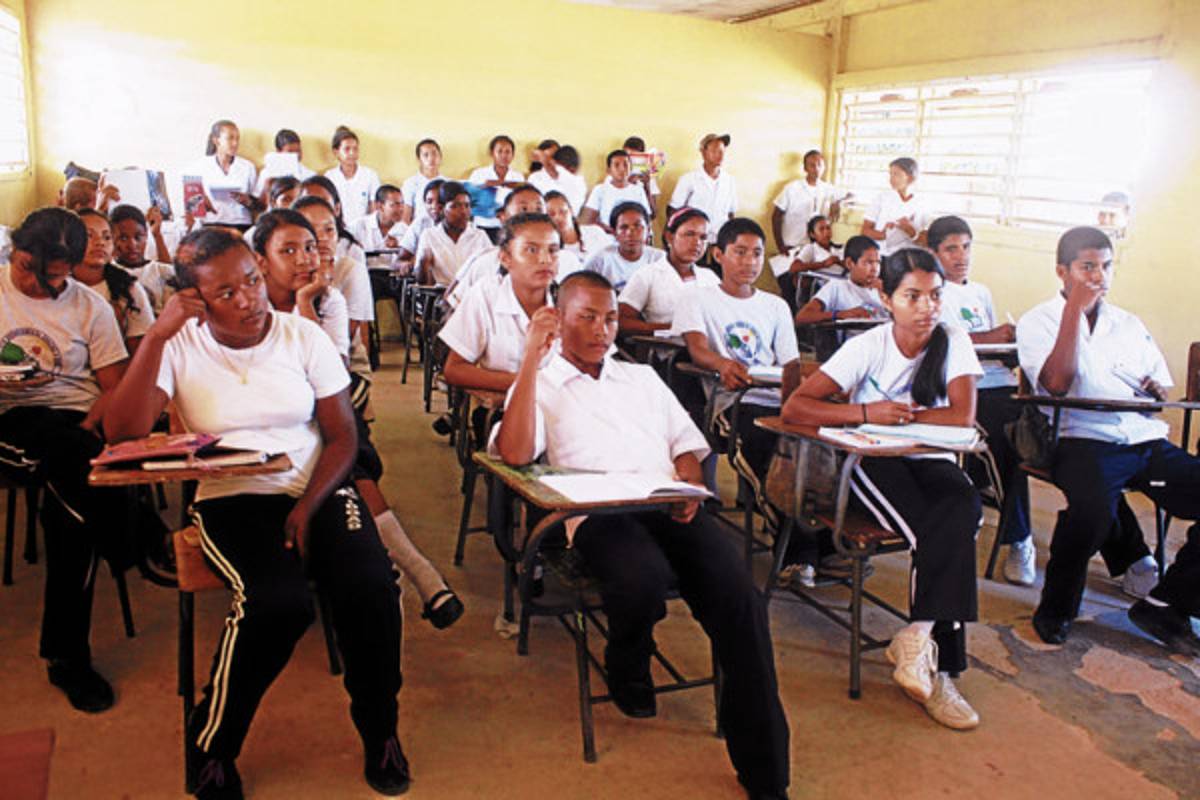 Alumnos del oriente de Honduras se quedan sin maestros