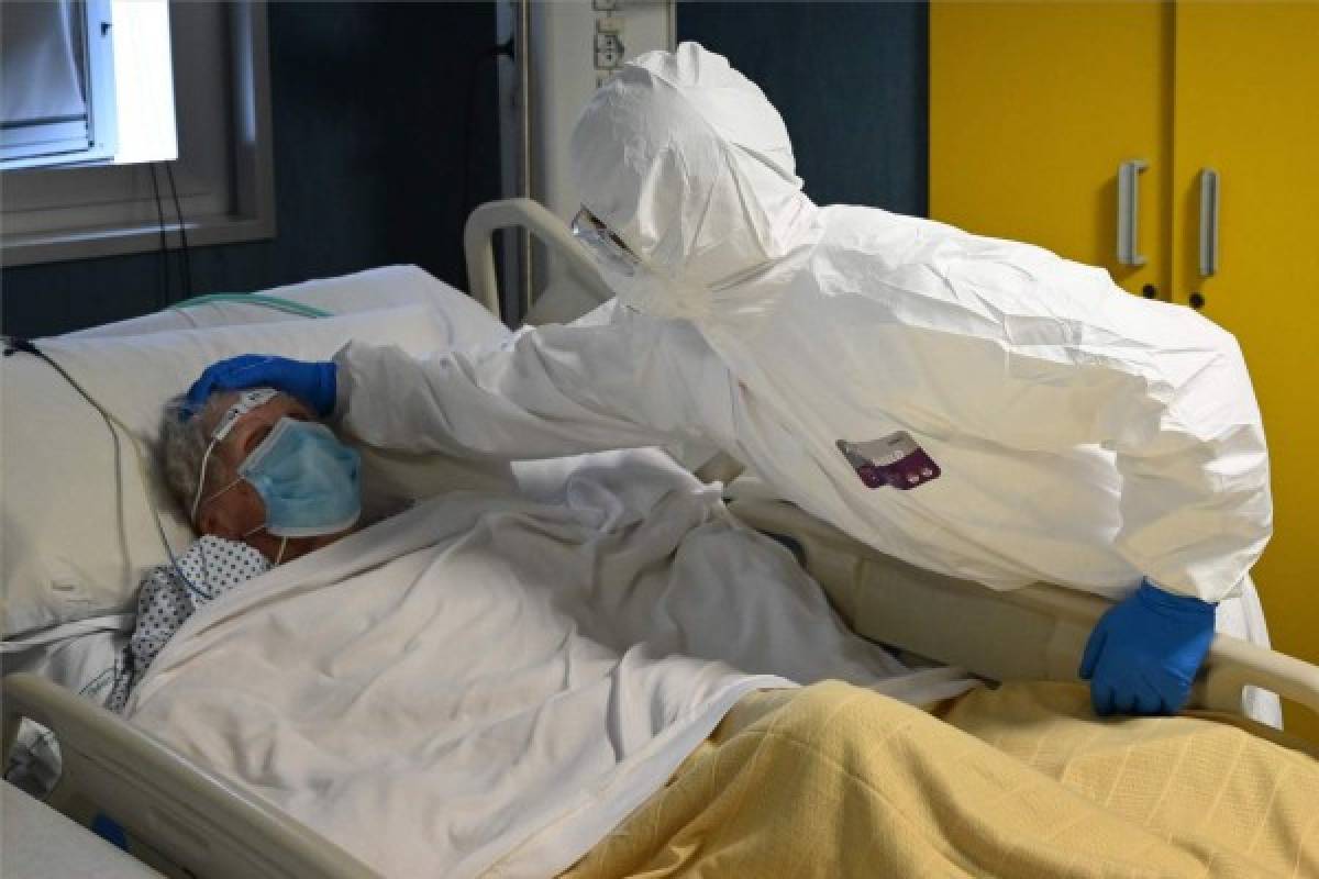 Francia supera la barrera de 27,000 muertos por coronavirus