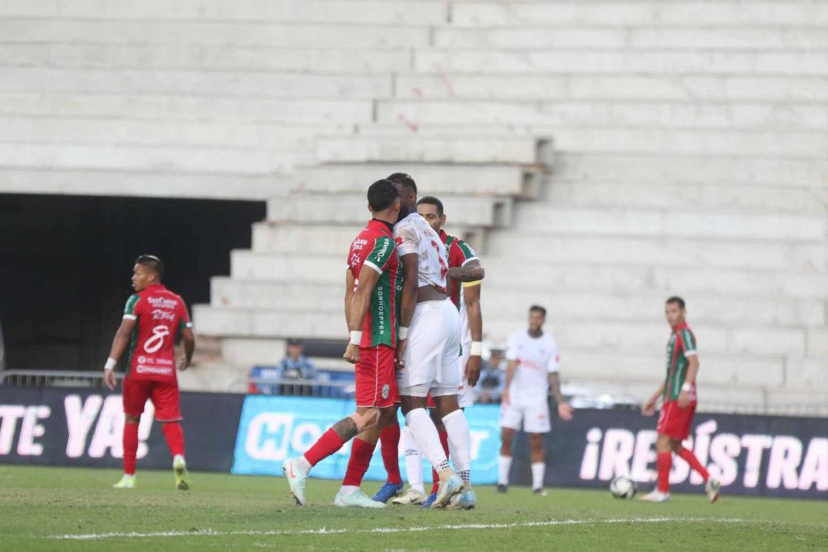 Jugadores casi se van a los golpes, aficionado es llevado de emergencia y tristeza en Marathón