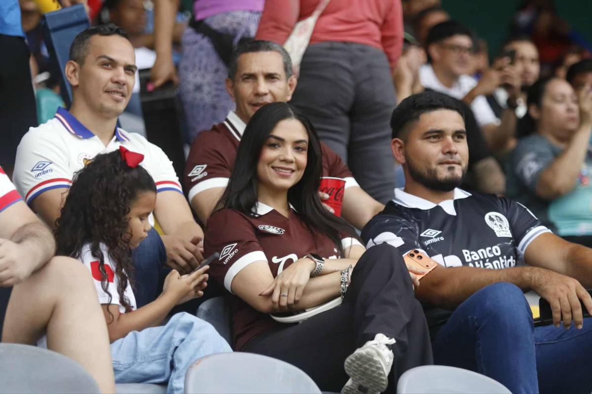 Hermosas chicas, leones y tiburones: gran ambiente para Platense vs Olimpia