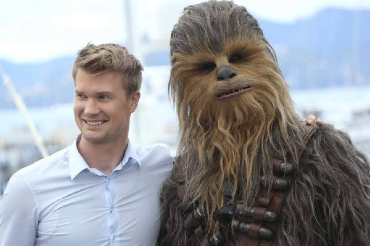 Joonas Suotamo habla de su segunda experiencia como Chewie en Star Wars