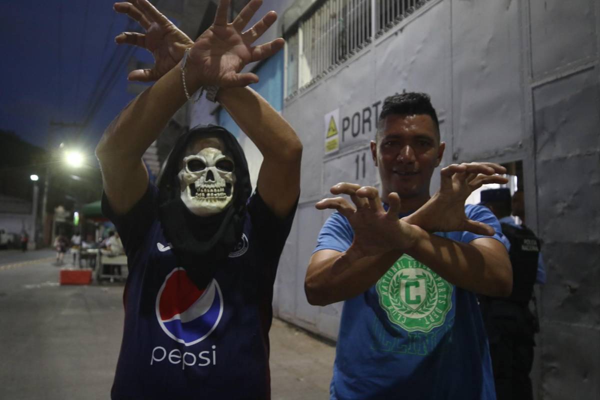 Familia de histórico, bellas chicas, el enmascarado: Ambiente previo al Motagua vs Cartaginés