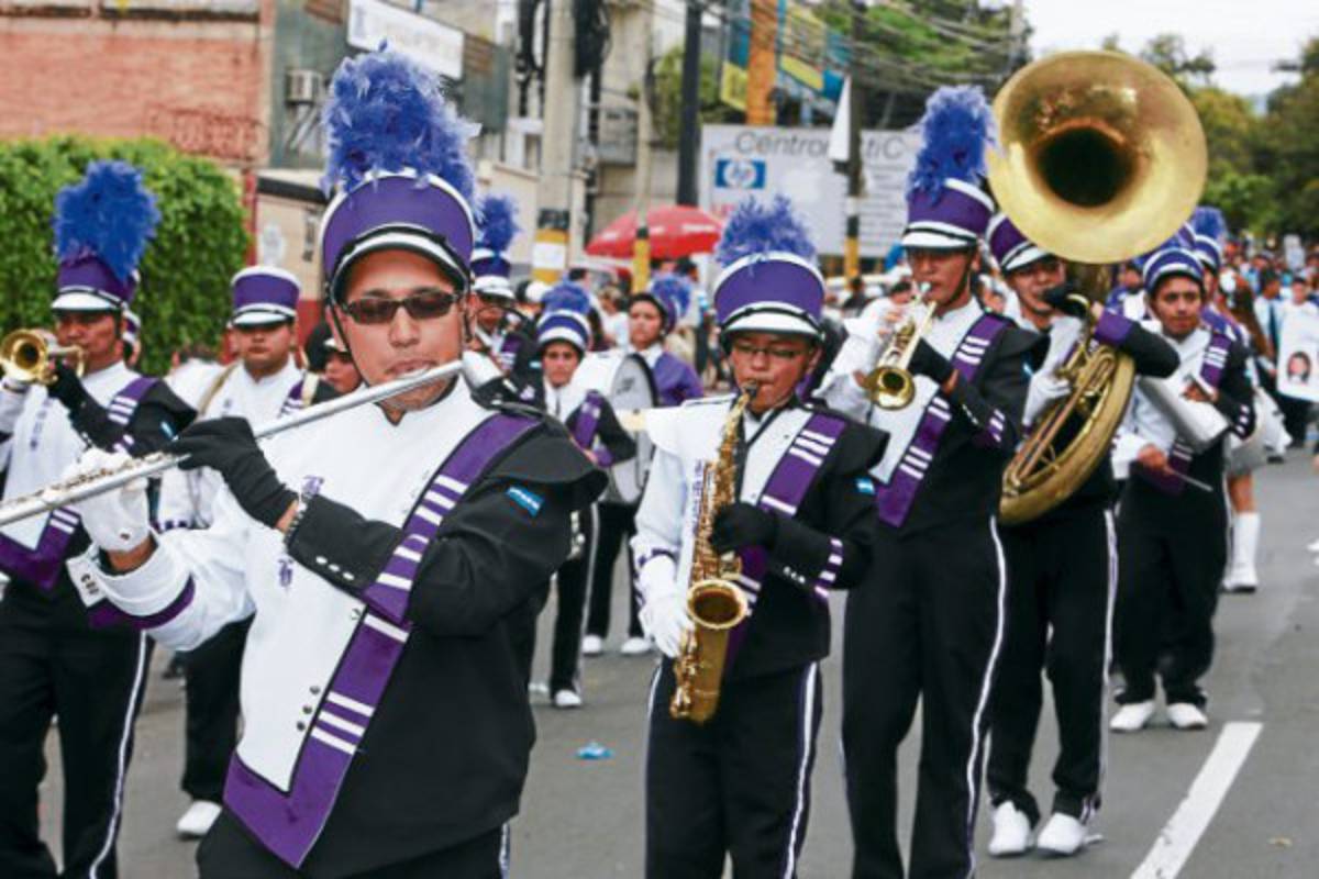 Bandas impusieron sus ritmos en fiestas patrias