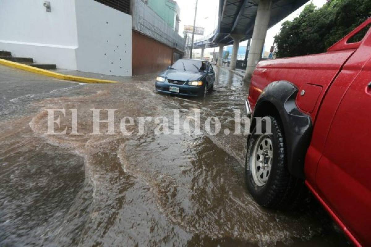 Lluvias con actividad eléctrica en la capital de Honduras este domingo