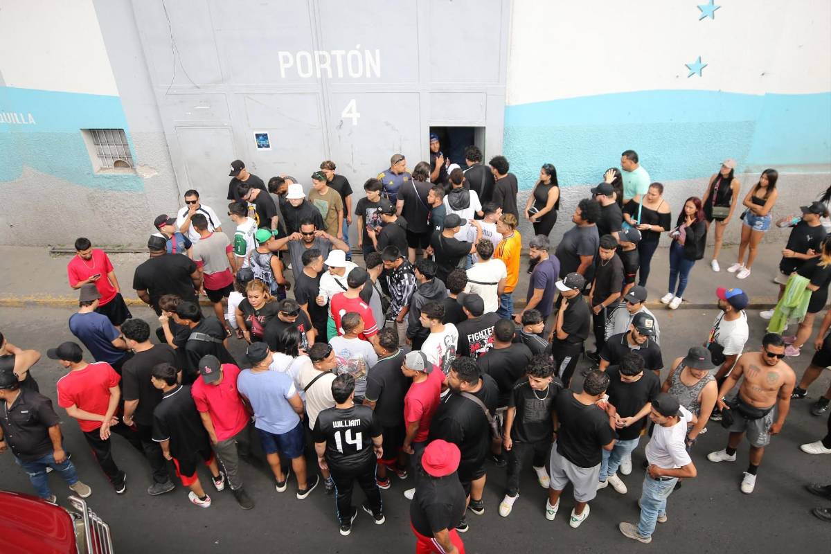 ¡Fiesta total! Así llegaron las barras de Olimpia y Marathón al estadio Nacional