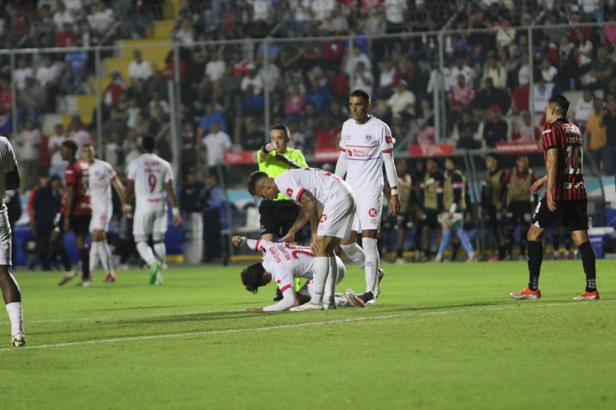 Amargura de Olimpia, villanos del partido y alegría de Alajuelense tras clasificar a final de Copa Centroamericana