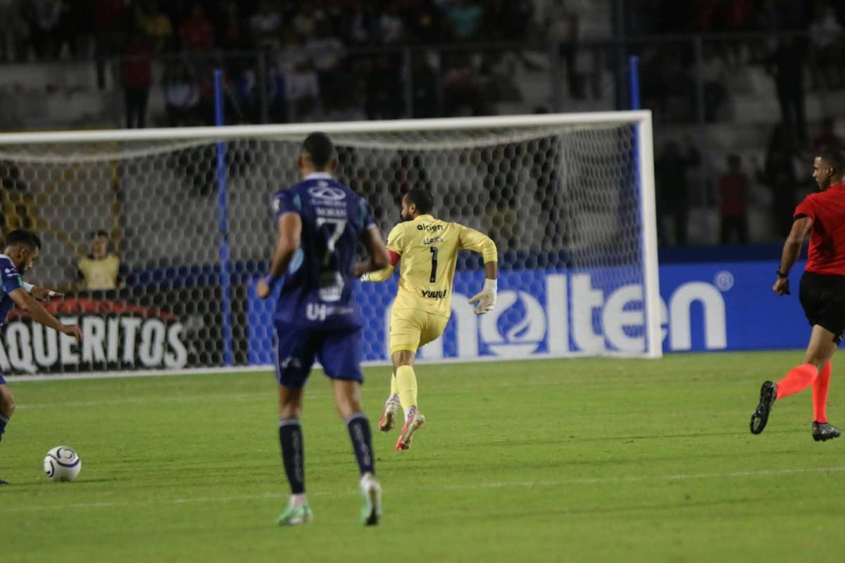 Tristeza de Olimpia, jugador de Cartaginés se burla de la Ultra, leyenda presente y villano en Concacaf