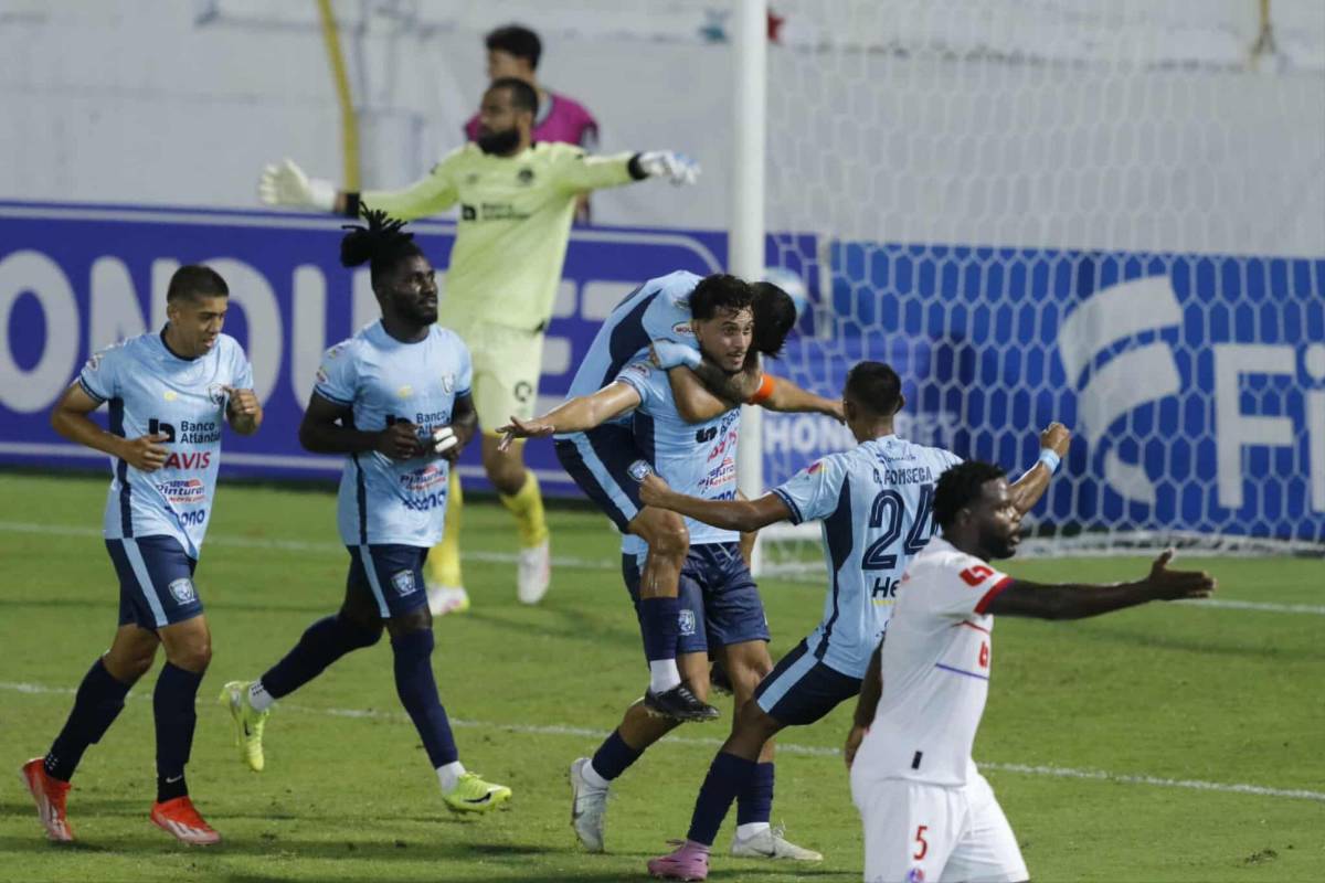 Show de la Ultra, lindas chicas, figura se lesiona y alegría por remontada de Olimpia en el Morazán