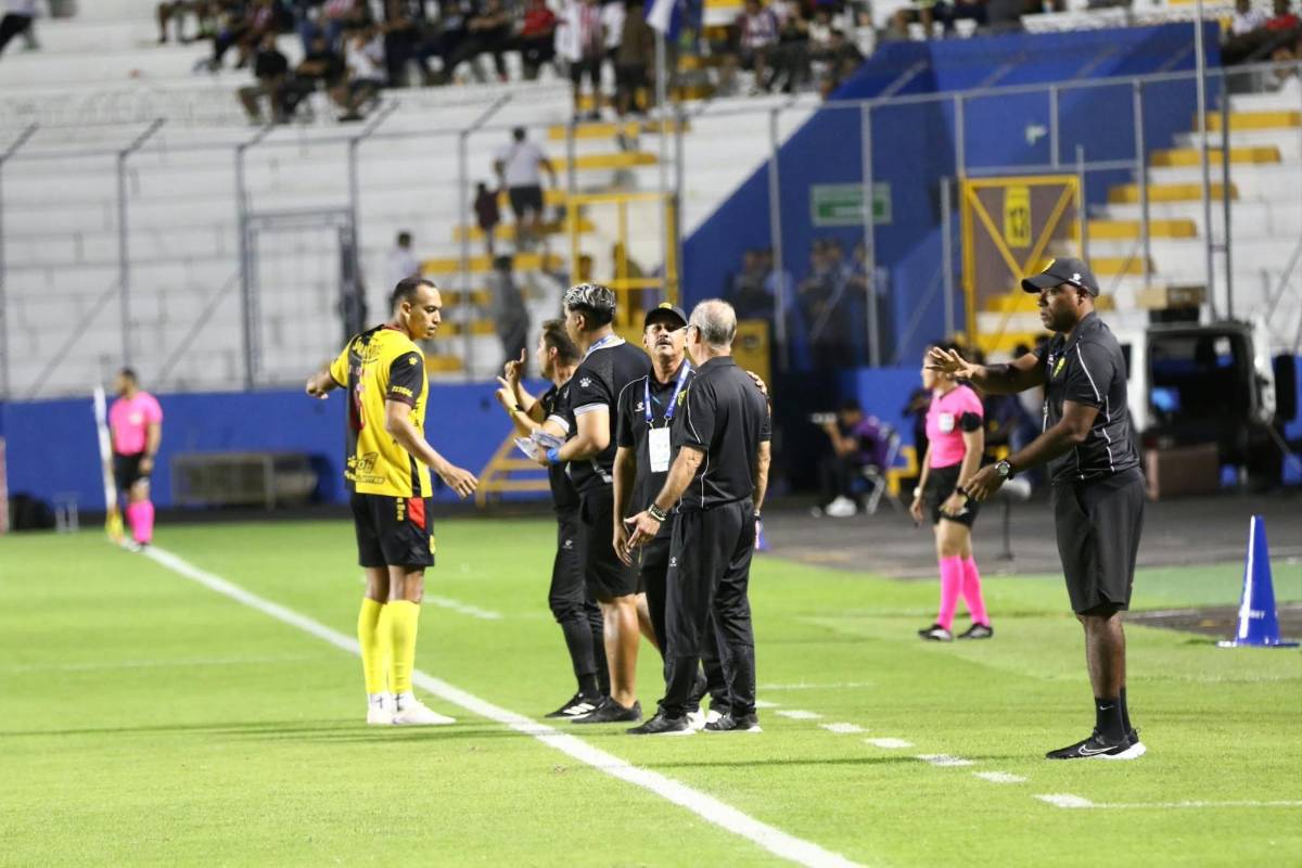 Jugador sacado en ambulancia, MVP de Olimpia y tristeza de Real España tras perder invicto