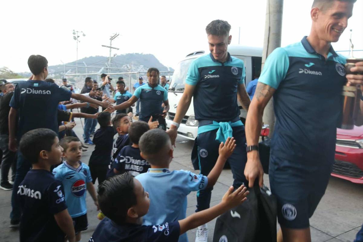 Sorpresa con lo que hizo Mathías Vázquez, lindas chicas y ambientazo previo al Motagua vs Génesis Sorpresa con lo que hizo Mathías Vázquez, lindas chicas y ambientazo previo al Motagua vs Génesis