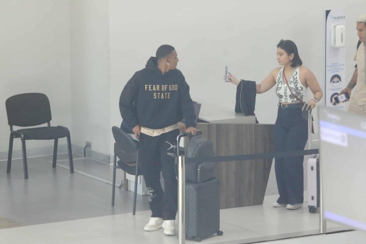 Quioto recibe propuesta y linda chica cautivó en llegada de legionarios a Honduras