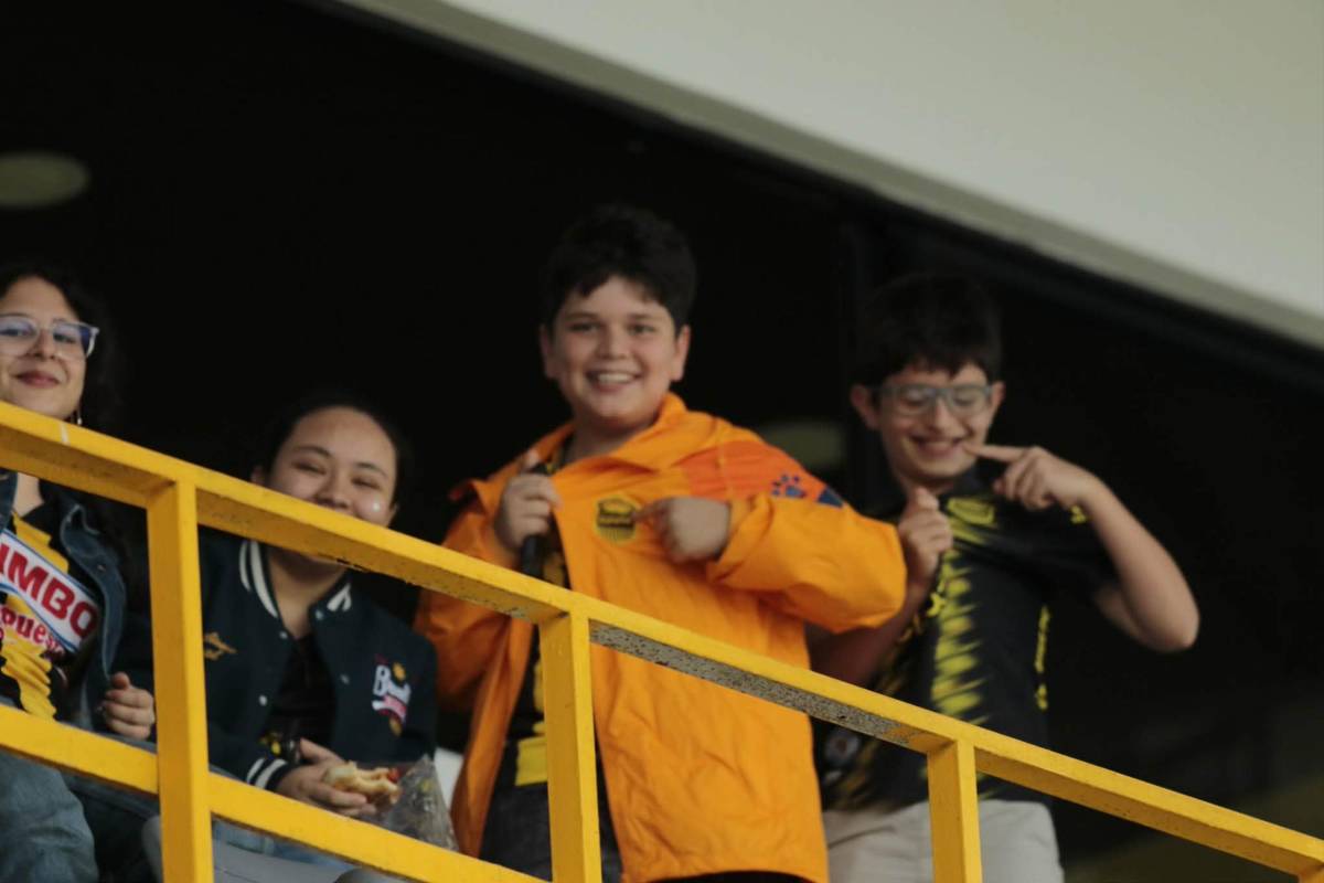 Periodista enamora, argentino sorprende, pleito de aficionados y héroe de Real España ante Motagua