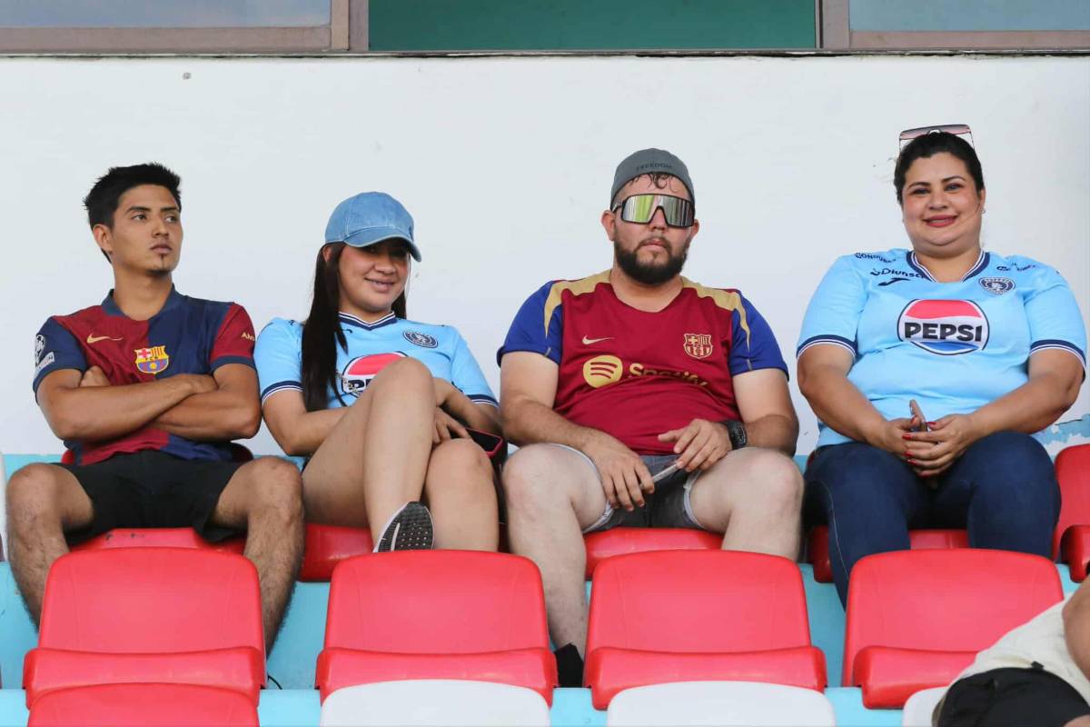 Carnaval de la barra del Olimpia, bellas chicas y el fenomenal ambiente previo al clásico hondureño