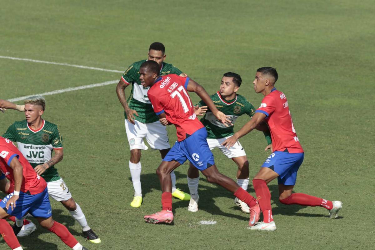 Pelea entre jugadores, fuerte polémica arbitral en gol de Marathón y Olimpia sale herido del Yankel