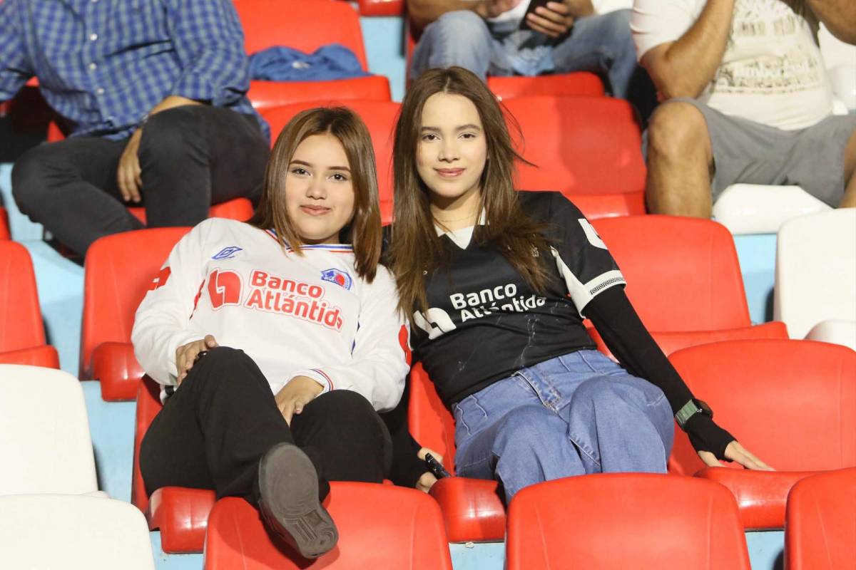 ¡Fue una pasarela! Las bellas chicas que encendieron la previa del Olimpia vs Alajuelense