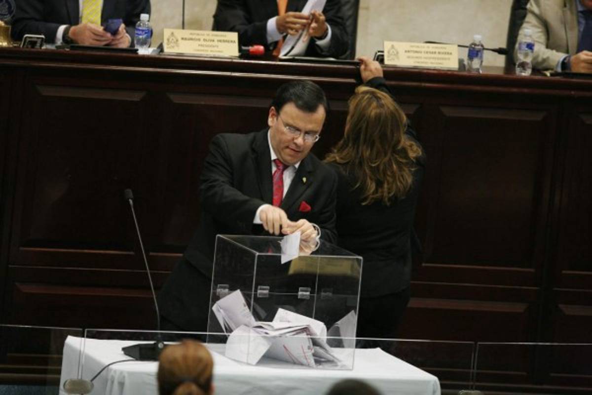 'Fuerzas oscuras” impiden la elección de los magistrados