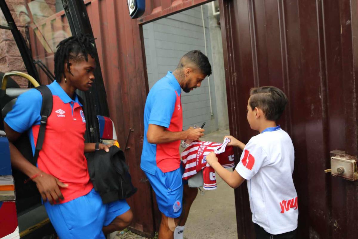Furor en debut de Olimpia en Choluteca: Bellas chicas, nuevos fichajes y sorpresa con jugador