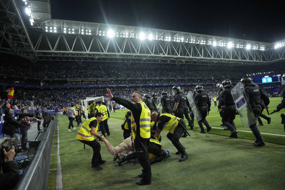 Atropello masivo, Lamine Yamal se burla y no dejaron celebrar al Barcelona tras coronarse campeón de LaLiga Atropello masivo, Lamine Yamal se burla y no dejaron celebrar al Barcelona tras coronarse campeón de LaLiga
